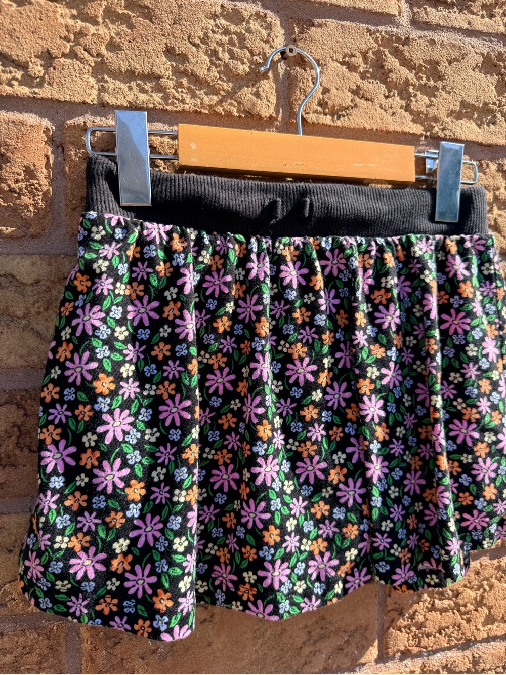 4/$25 • Old Navy Elastic Waist Floral Print Skort - Picture 2 of 4